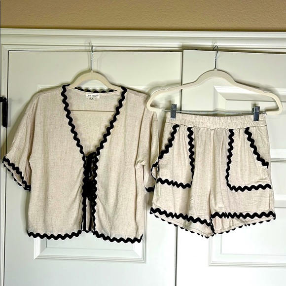 Women's Cream and Black Trim Short Set - Picture 3 of 12